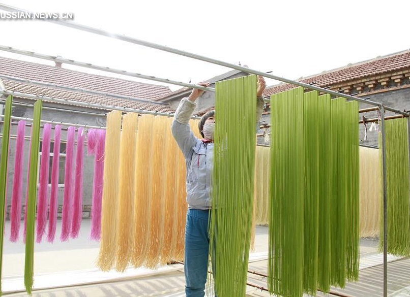 Разноцветная лапша